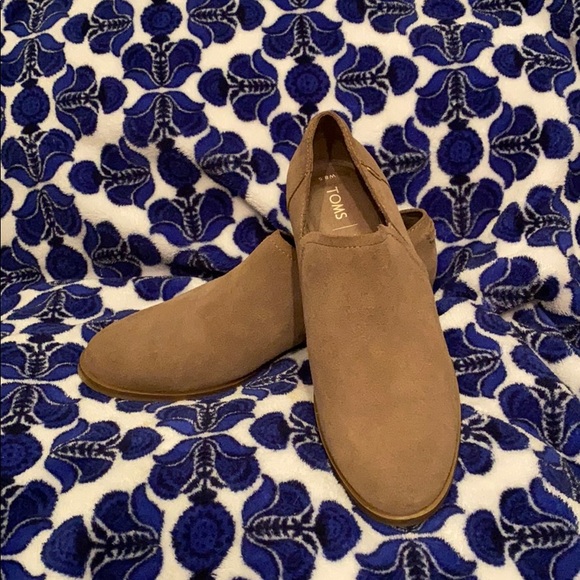 NWT and NWOT TOMS Size 8.5. SOLD SEPARATELY…please specify which pair! - Picture 5 of 13